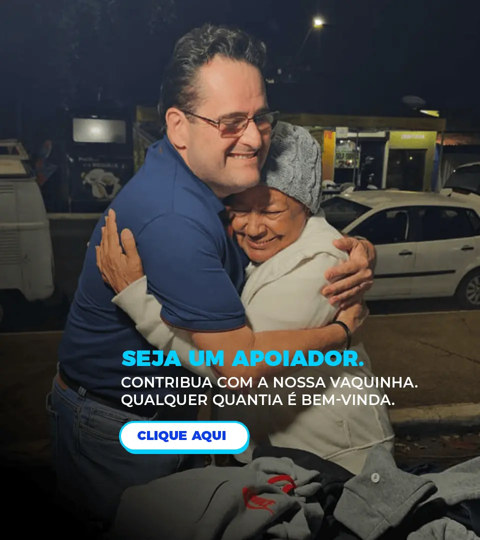 Professor Haroldo abraçando uma apoiadora. Seja um apoiador: contribua com a nossa vaquinha, qualquer quantia é bem-vinda.